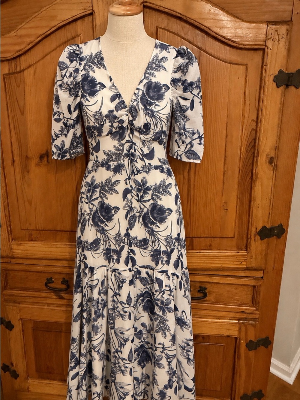 Avec Les Filles Women’s Floral-Print Puffed-Shoulder Midi Dress White/Blue